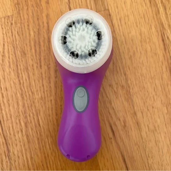 ✨ Clarisonic Mia 2 Sonic Facial Cleansing Brush – Never Used! ✨ - Picture 4 of 7